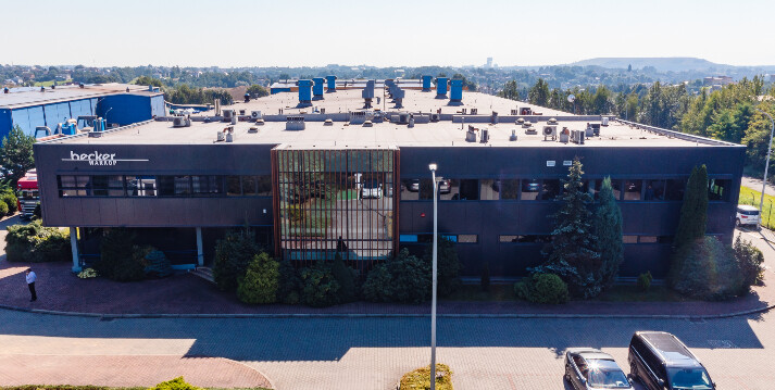 hala stalowa z biurem