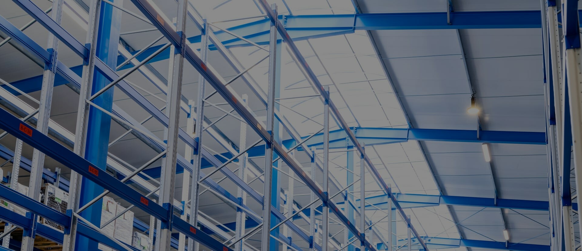 wysokie składowanie w magazynie